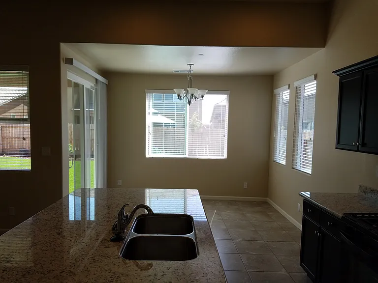 2833 W Cecil Ave — Photo 17