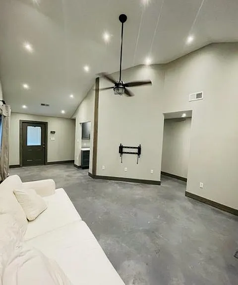 1460 Lila Ave — Photo 2