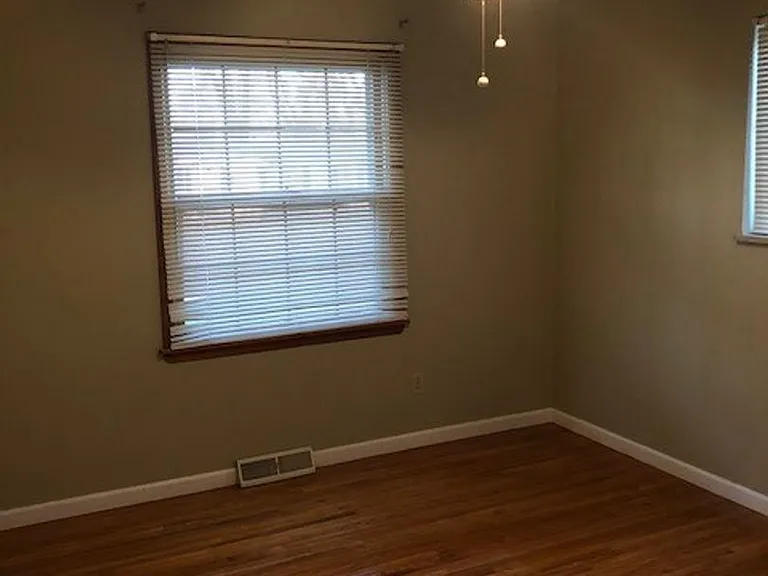 11 Friendship Ct — Photo 6