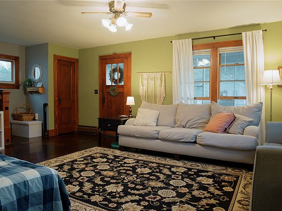 5th image of 42 Grant St