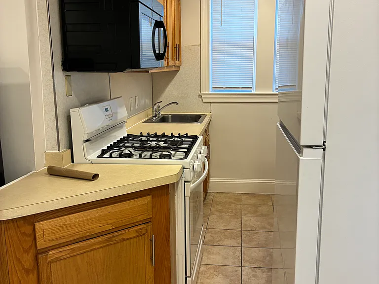 306 W 22nd St #3 — Photo 10