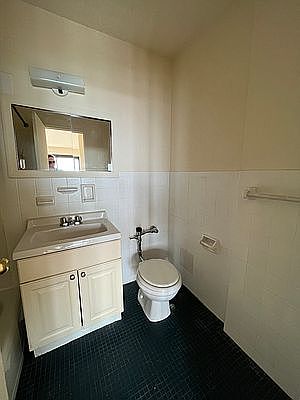 3rd image of 10710 Shore Front Pkwy APT 5L