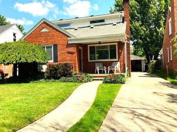 20887 Lochmoor St, Harper Woods, MI 48225