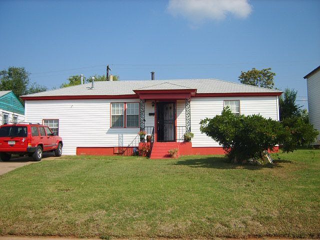 1st image of 3109 NE 15th St