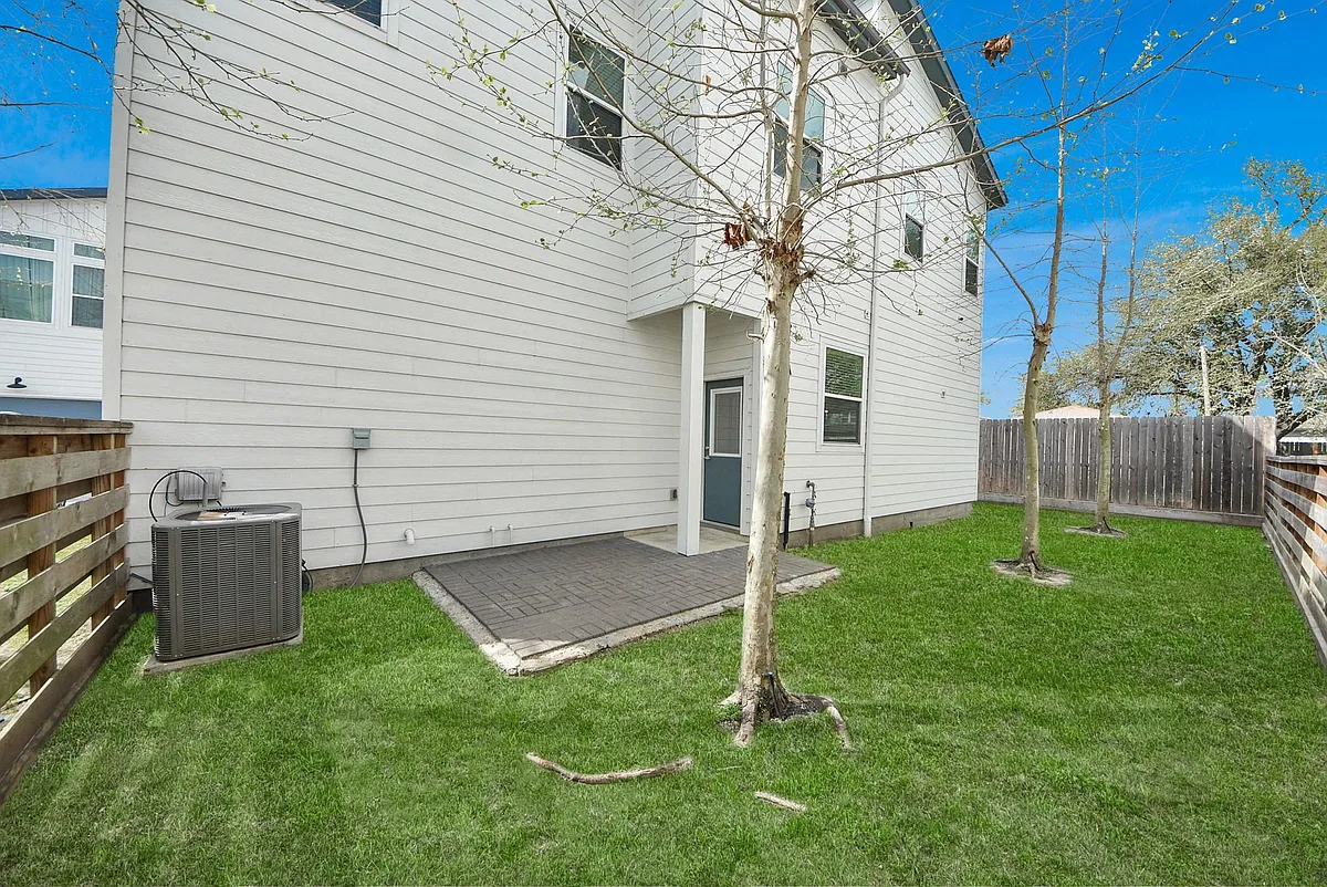 Building Photo - 506 W Donovan St #F