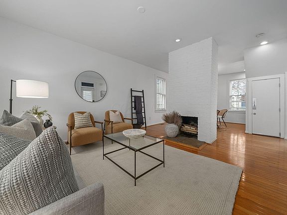4th image of 693 Kerr St