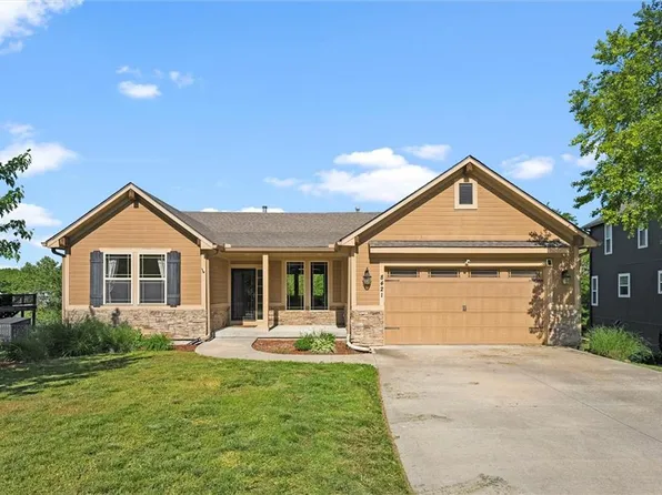 8421 Primrose St, De Soto, KS 66018