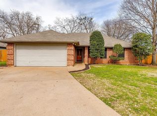 1102 Sandstone Dr, Cleburne, TX 76033