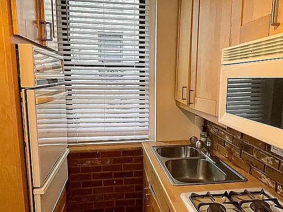 5th image of 2168 35th St APT 1C