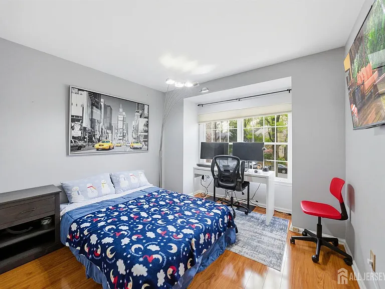 3 Dorchester Dr — Photo 40