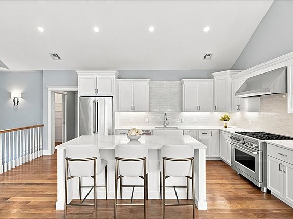 4th image of 1549 Washington St #2