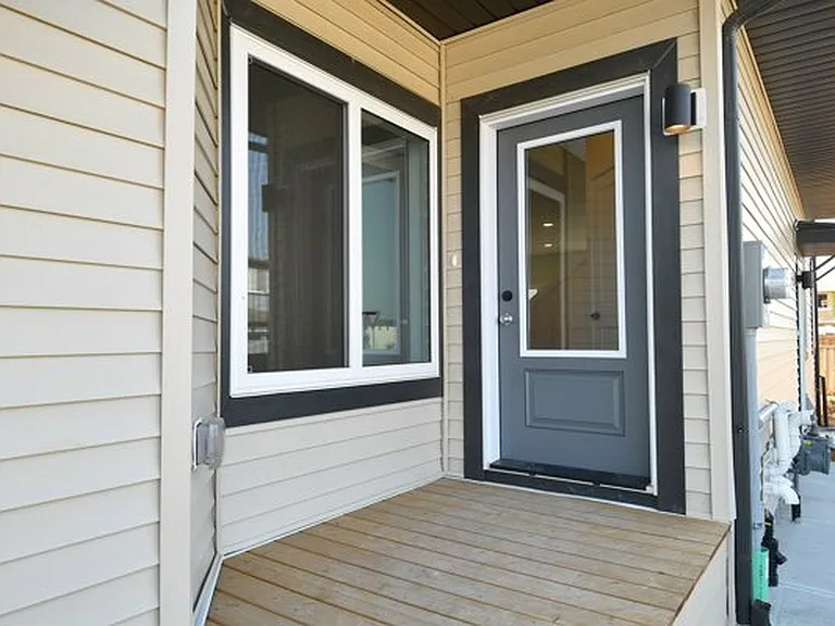 2133 5th Ave SW — Photo 3