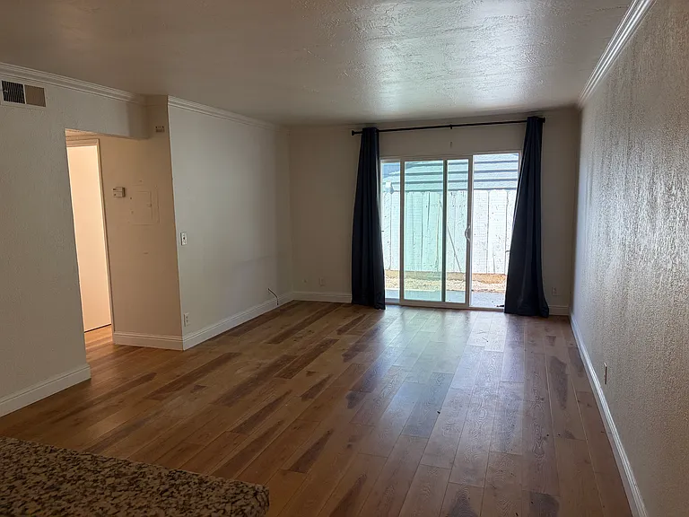 847 Rose Ave #12 — Photo 10