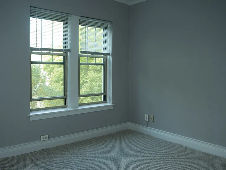 5737 N Kenmore Edgewater Apartments — Photo 16