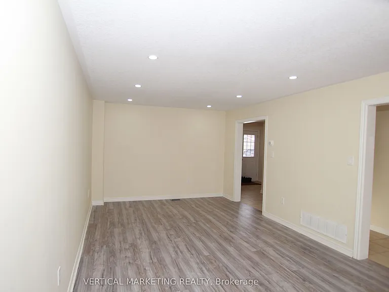 35 Buchanan Dr — Photo 11