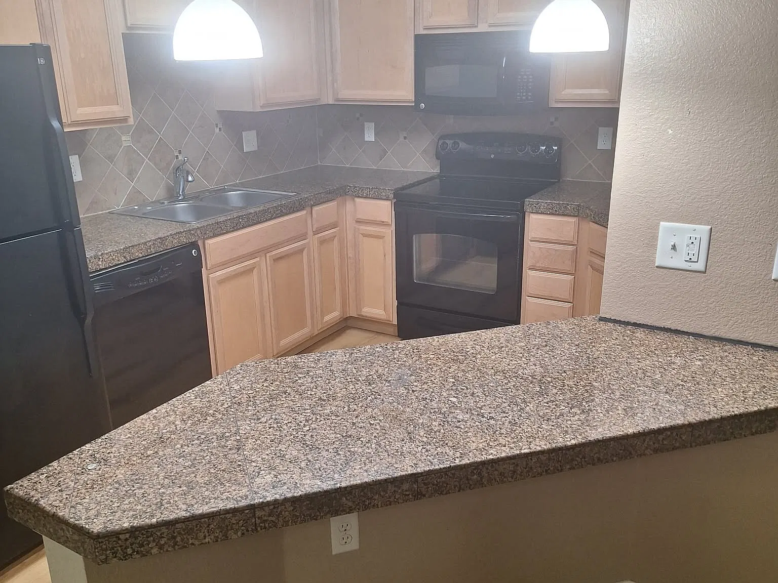 2 bed, 1054 sqft, $1,850 — Photo 3