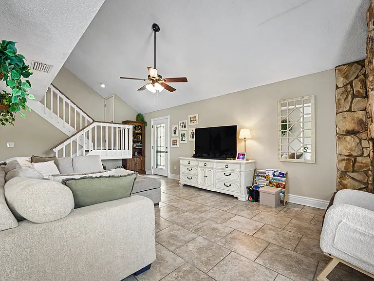 4487 Carolyn Cove Ln S — Photo 17