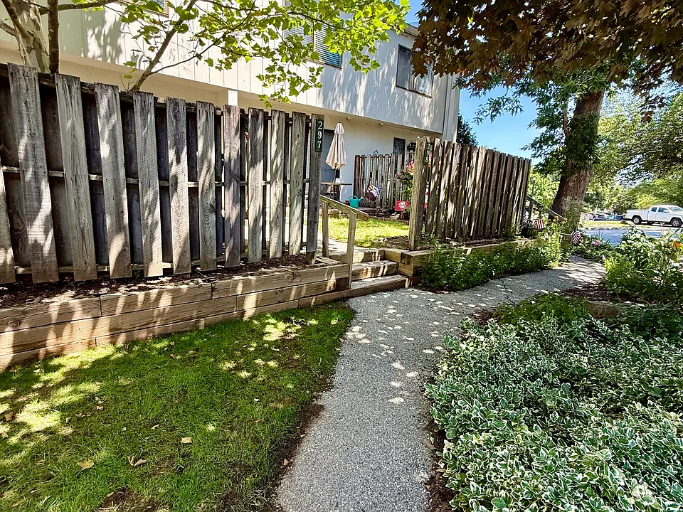 297 Summit House