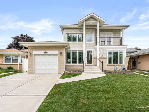 8820 N Elmore St, Niles, IL 60714