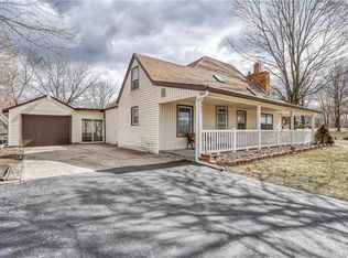 901 N Dickinson Rd, Independence, MO 64050