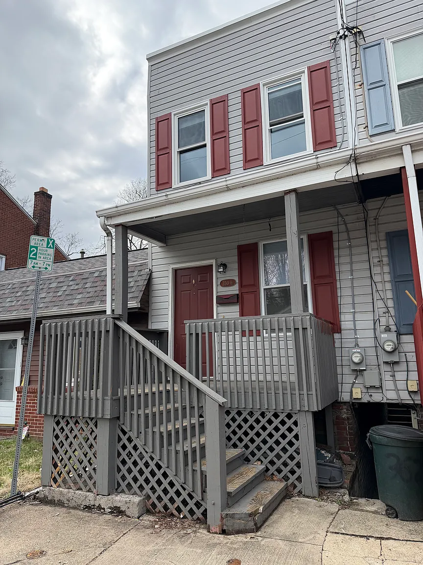 350 1/2 Lamont Pl photo 1
