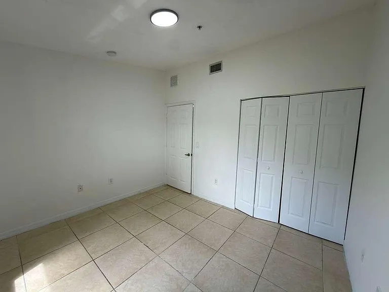 3842 SW 48th Ave — Photo 17