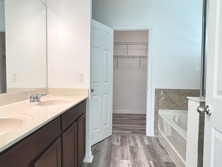 1128 Bassano Way — Photo 17