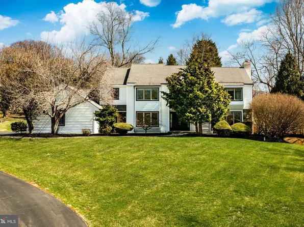 1677 Waterglen Dr, West Chester, PA 19382