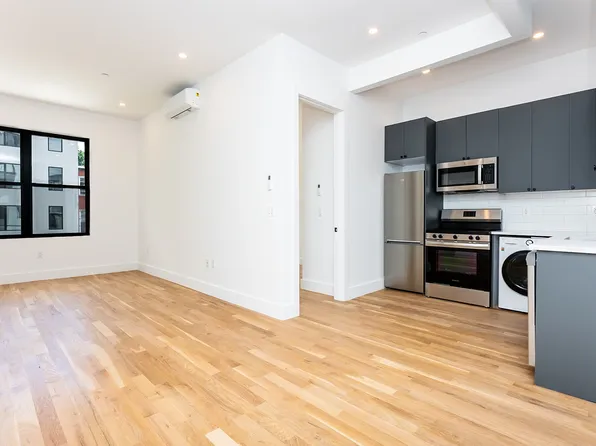 422 1/2 Gates Avenue image 1 of 22