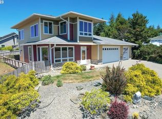 1192 Nautical Ln, Coos Bay, OR 97420