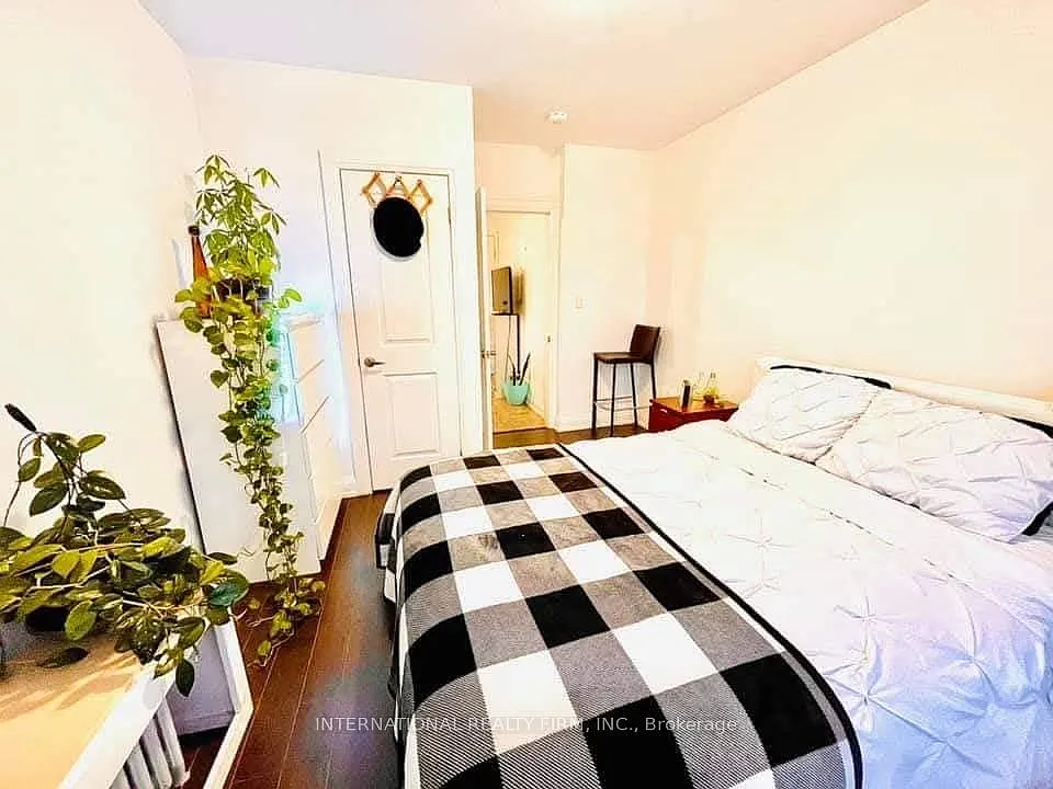 2 bed, $2,300 — Photo 4