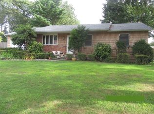 36 Hurtin St, Port Jefferson Station, NY 11776