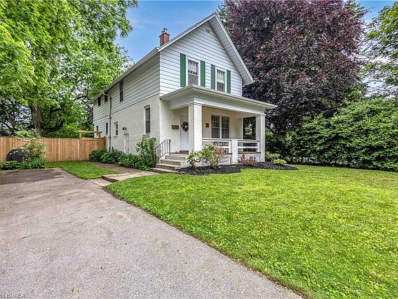 2nd image of 11 Tutela Heights Rd
