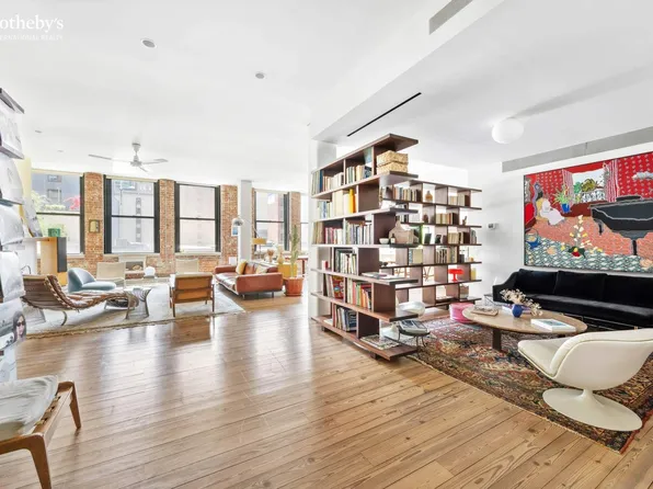 525 West 22nd Street image 5 of 20