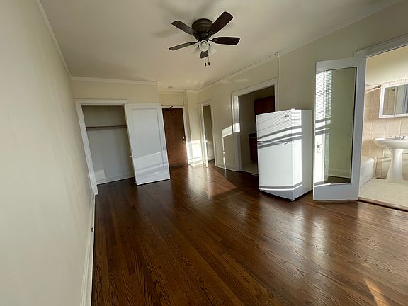4th image of 5154 N Clark St #422