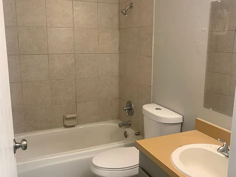 Regency Apartments 4805 — Photo 9