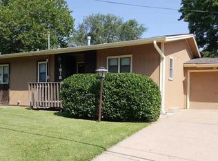 1818 SW 66th St, Topeka, KS 66619