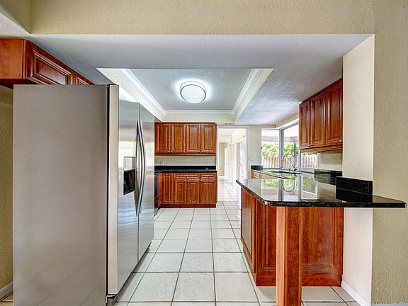 4th image of 1777 Terrace Dr W