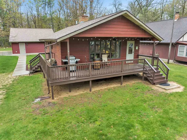 W7499 White River Trl, Wautoma, WI 54982