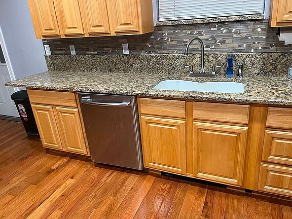 5th image of 325 Hasbrouck Rd