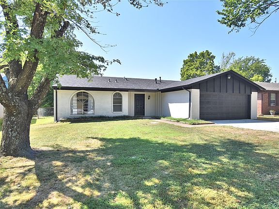 2nd image of 601 E Toledo Pl