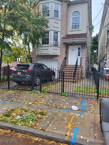 3 bed, 2.0 bath, $2,300 — Photo 1