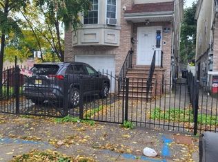 391 21st St, Irvington, NJ 07111