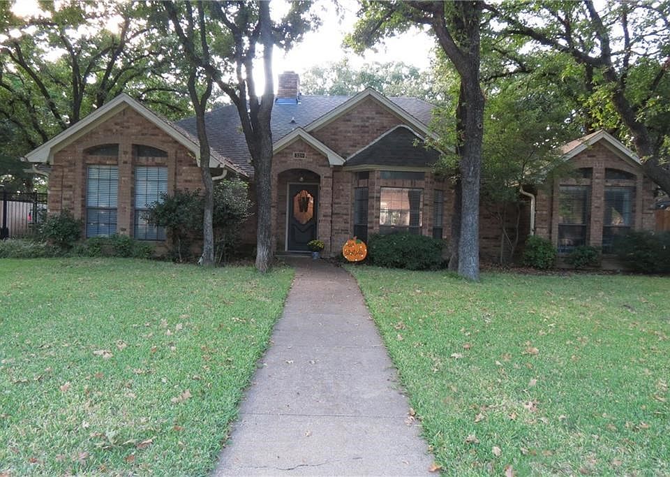 1st image of 320 Creekside Dr