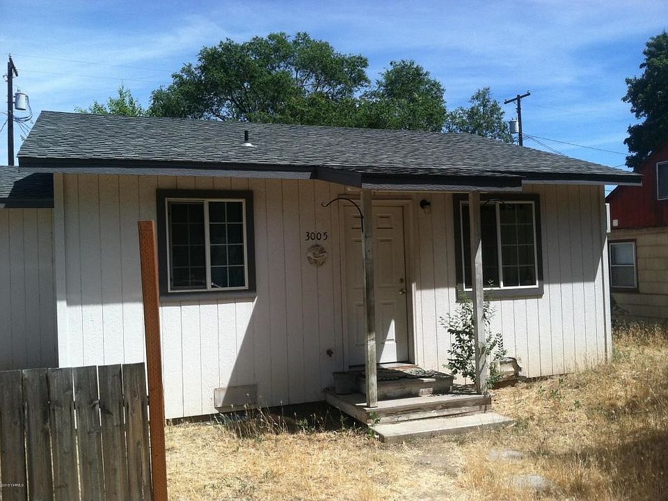 2nd image of 3005 3rd St