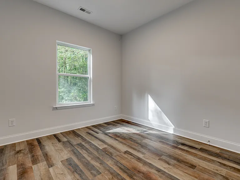 503 Winsor St — Photo 7