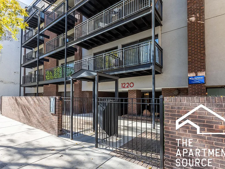 1214 N La Salle Dr #C5 — Photo 21