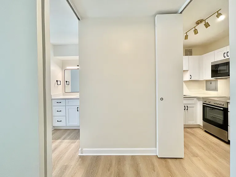 2400 N Lakeview Ave #508 — Photo 14
