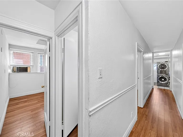 139 S Manhattan Pl — Photo 17