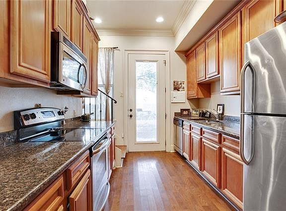 5th image of 1206 Lyons St #1206